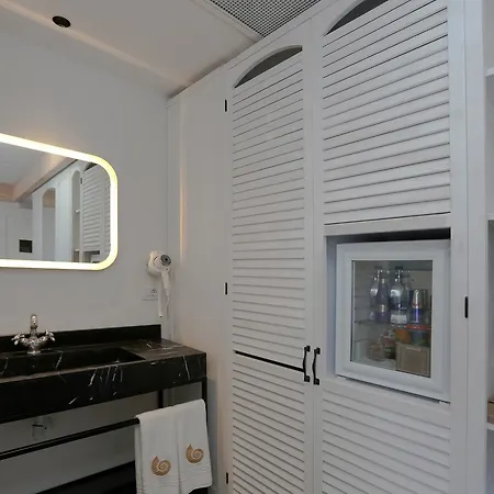 Avalon Boutique Hotel&suites 3*