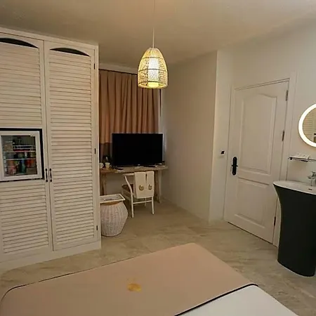 Avalon Boutique & Hotel 3*