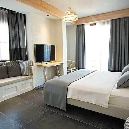 Avalon Boutique & 3*